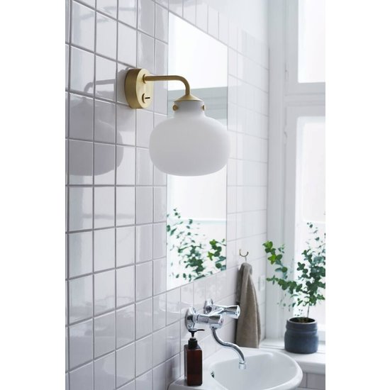 Aplique de vidrio blanco ópalo con cable textil blanco, casquillo E27, IP20, altura 25,7 cm, diámetro 20 cm