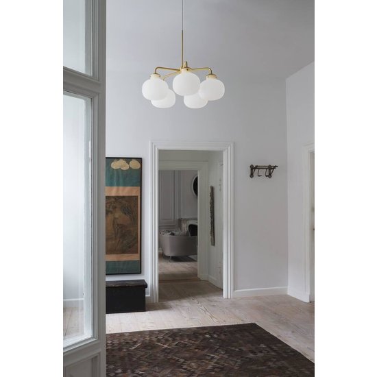 Moderne, tijdloze en bijzonder fraaie vijfarmige kroonluchter