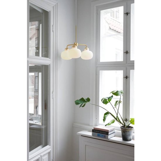 Kronleuchter 3-armig E27 max. 25W Opalweißglas, Metallrahmen, Höhe 55 cm, Breite 57 cm, IP20