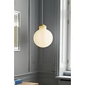 Grant 25 Pendelleuchte von Nordlux, Schirm aus opalweißem Glas Ø30 cm, Messingdetails, E27-Fassung, dimmbar mit passendem Leuchtmittel
