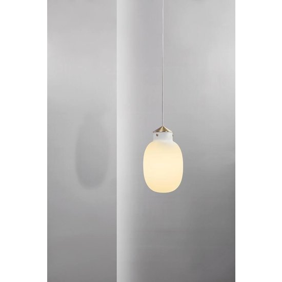 Ovale Pendelleuchte aus Opalweißglas mit Metalldetails, E27-Fassung, dimmbar, Ø22,5 cm, Kabel 300 cm