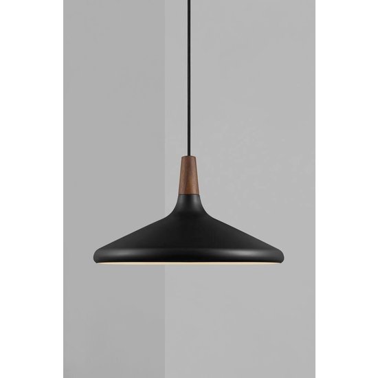 Verfijnde hanglamp in exclusief FSC-gecertificeerd geolied walnoot top 39cm Ø - zwart