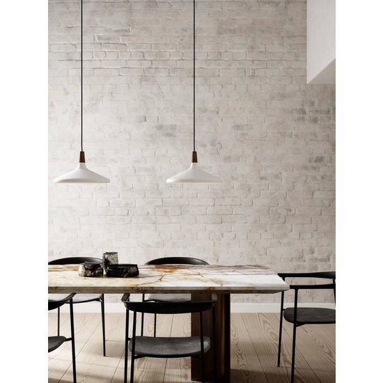 Hängelampe mit FSC-zertifizierter geölter Nussbaumplatte, Ø39 cm, weißer Metallrahmen, E27-Fassung, IP20