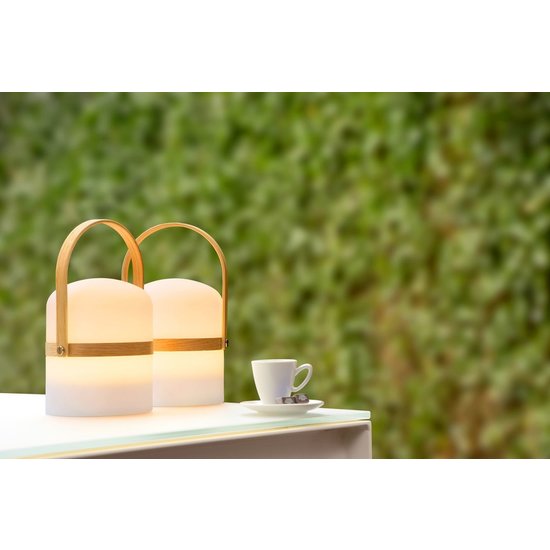 Handliche Frühlings- und Sommer-Außentischlampe in Weiß mit Naturholz
