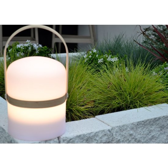 Handliche Frühlings- und Sommer-Außentischlampe in Weiß mit Naturholz