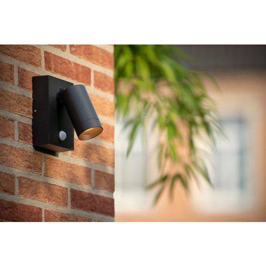 Foco exterior moderno negro con detección de movimiento 1x GU10