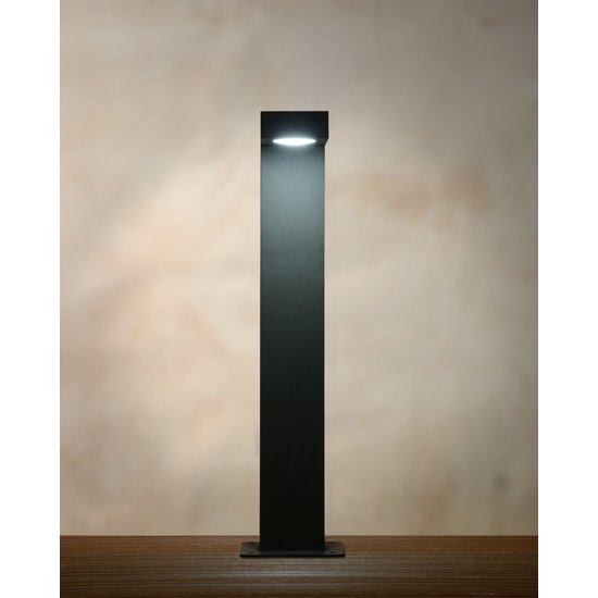 Pedestal de jardín bajo de diseño negro con potente LED IP54