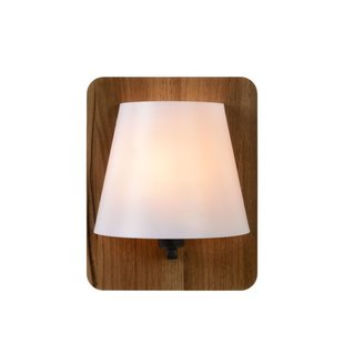 Warme Wandlampe aus Holz E14 mit weißem Schirm