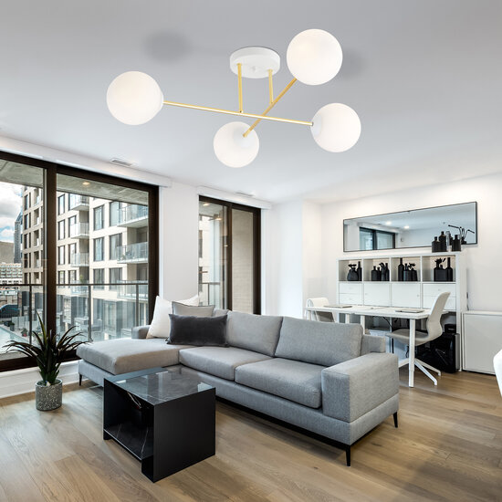 4 lamps E14 stijlvolle plafondlamp messing met wit en melkglas bollen