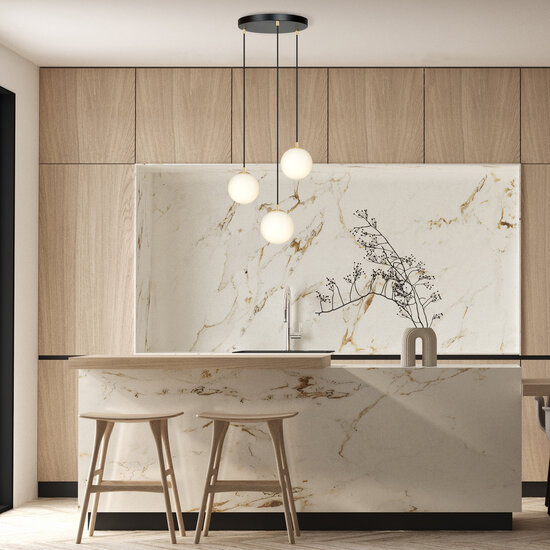 Emibig Emibig Hängelampe mit 3 Glühbirnen, schwarz mit Messing und weißem Glas - Elegante Beleuchtung für jedes Interieur