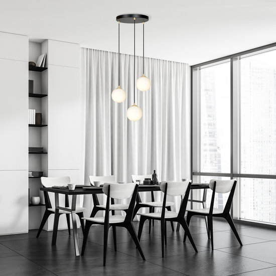 3 bollen hanglamp zwart met messing en wit glas
