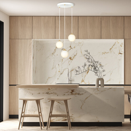3 bollen hanglamp wit met messing en wit glas