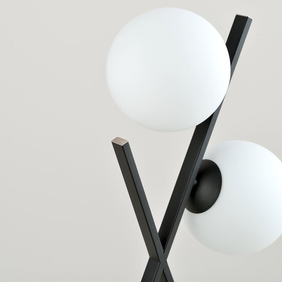 Plafondlamp met hangende tiges en 3 melkwitte ronde glazen bollen E14