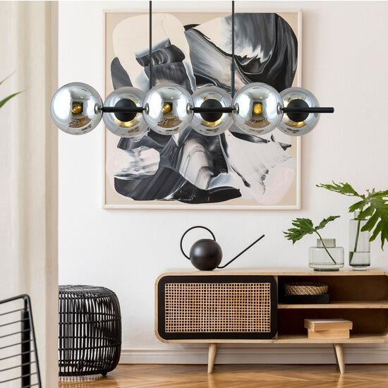 Mooie 6 lamp zwarte hanglamp met rookglas bollen en E14 aansluiting