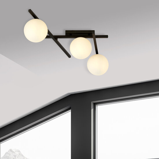 Wit glas en metaal plafondlamp met 3 bollen knap design
