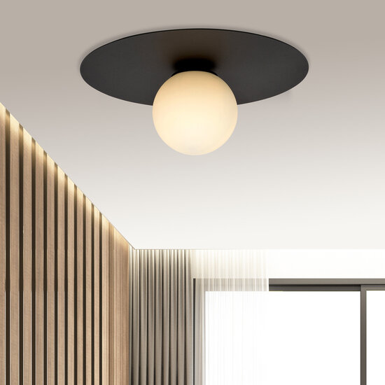 Emibig Emibig Esbjerg plafondlamp zwart met witte opaalglas bol E14 - Creëer een sfeervolle ambiance in uw huis