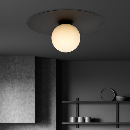Emibig Emibig Esbjerg plafondlamp zwart met witte opaalglas bol E14 - Creëer een sfeervolle ambiance in uw huis