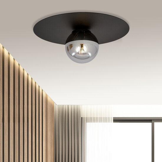 Esbjerg zwarte plafondlamp zwart met gerookt glas bol E14