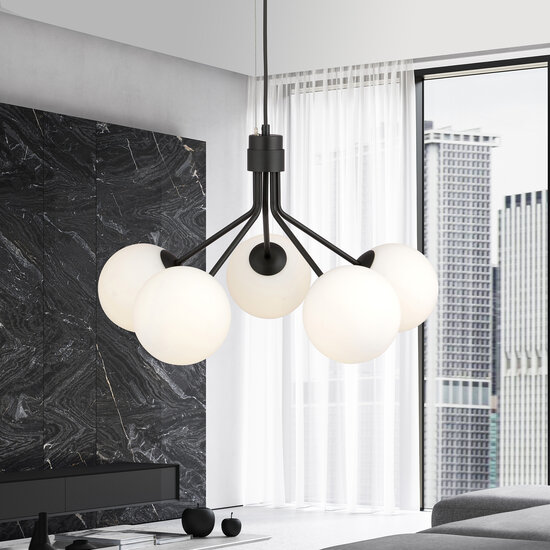 Kolding zwarte 5 lamp hanglamp witte glazen bollen bollen E14