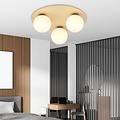 Slagelse ronde triple scandinavische plafondlamp goud messing met opaal glazen bollen E14