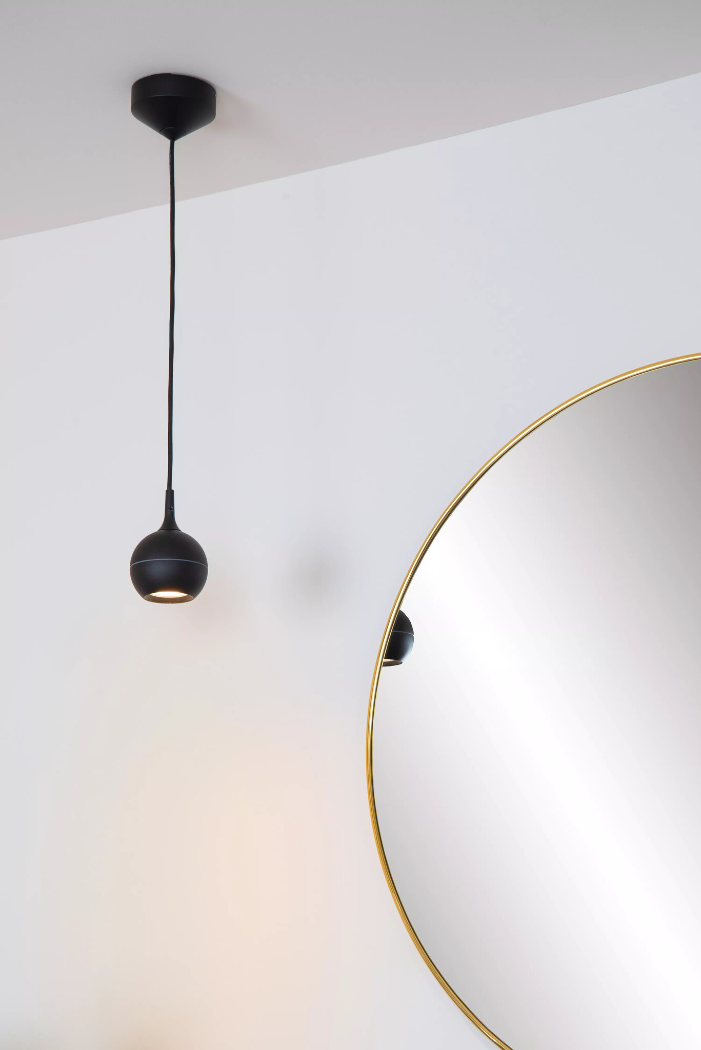 Lampe suspendue noire pour salle de bain, suspension boule avec sphère en  laiton GU10