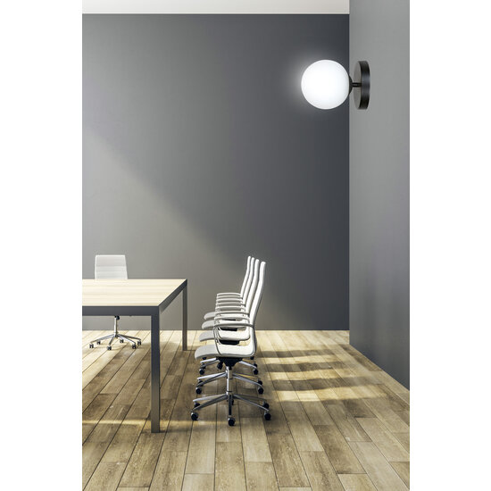 Applique noire Odder avec 1 ampoule en verre blanc E14
