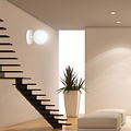 Struer wit en gouden wandlamp met 1 witte glazen bol E14