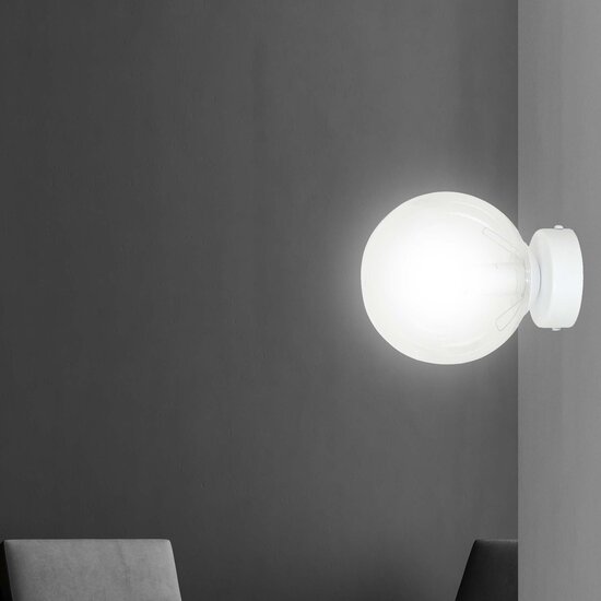 Stevns Ball weiße Wandleuchte aus transparentem Glas 1x E14
