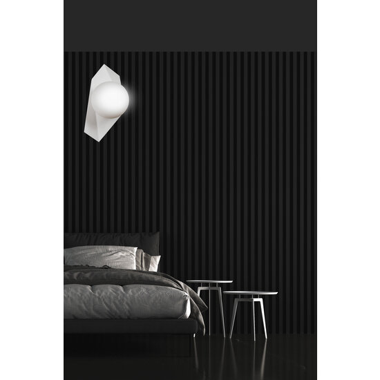 Assens witte wandlamp met wit glas bol E14