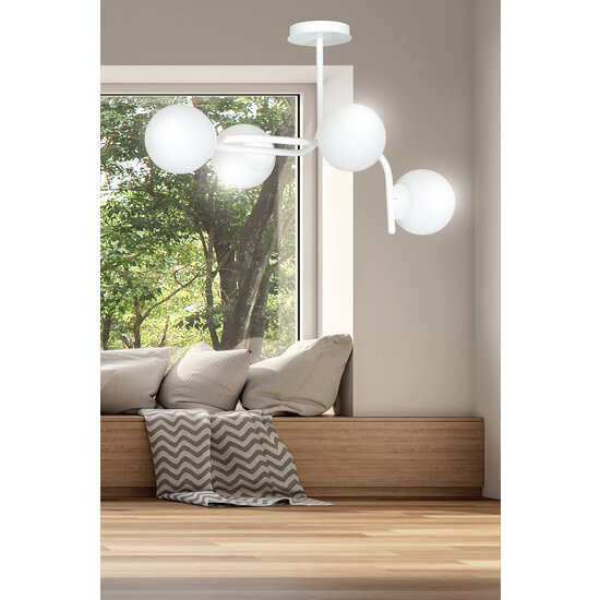 Helsinki grote witte plafondlamp met gebogen armen en 4x E14 in een witte bol