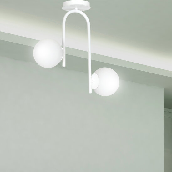 Emibig Emibig Helsinki gebogen witte plafondlamp met 2 glazen witte bollen E14 - Perfecte verlichting voor elke ruimte