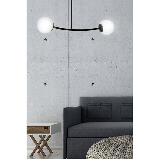 Lemvig zwarte kleine gebogen hanglamp met witte glazen bollen E14