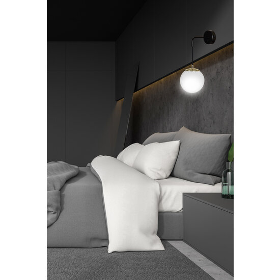 Oulu wandlamp zwart met wit glas en messing accent E14