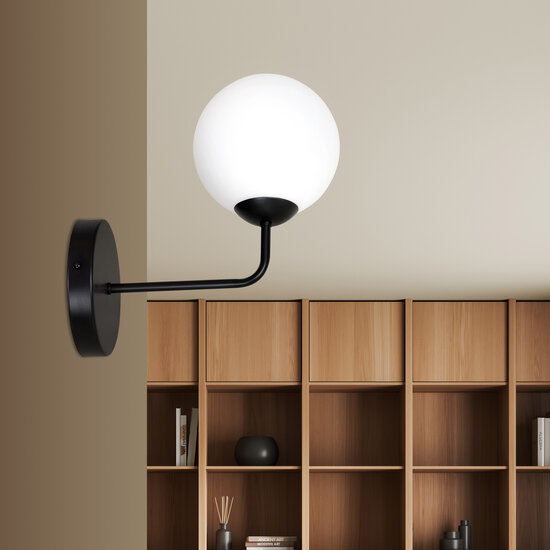 Emibig Emibig Lahti lámpara de pared negra simple con vidrio blanco 1x E14 - Iluminación perfecta para cualquier espacio