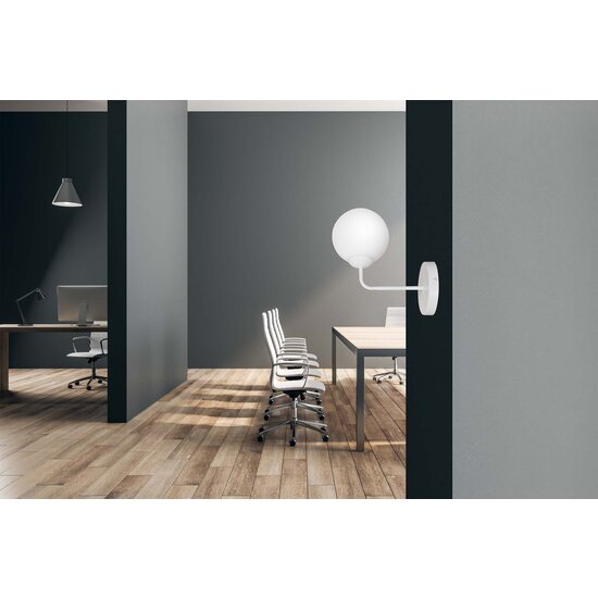 Lahti witte eenvoudige wandlamp met wit glas 1x E14