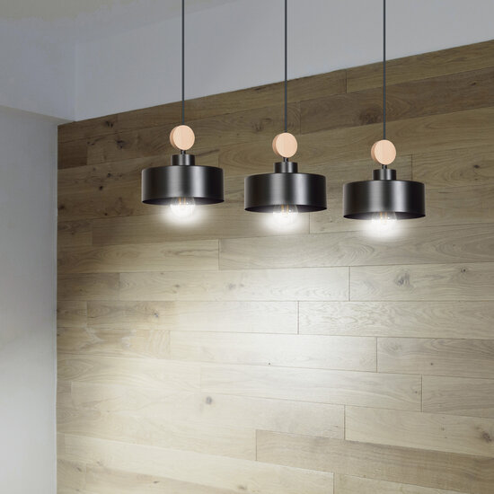 Vihti longue suspension 3L noire avec accent en bois 3x E27