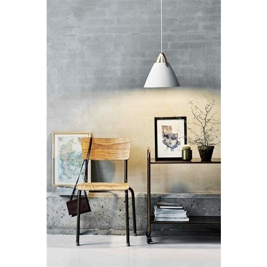 Scandinavian pendant lamp in white with leather details, GU10 socket max 40W, dimmable, 300 cm textile cable, IP20