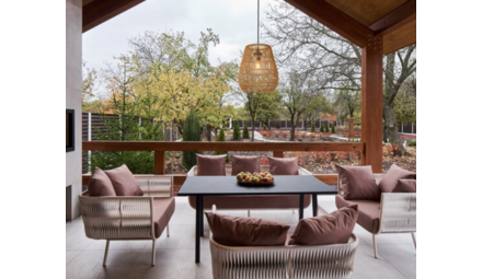 Outdoor pendant lighting