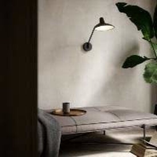 Aplique de pared industrial en negro, cuerpo de metal con cable textil negro de 180 cm, casquillo E14, medidas 55 x 23 x 36,5 cm