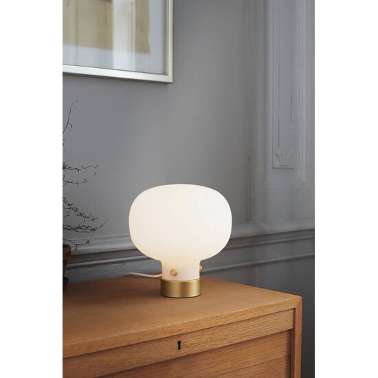 Lampe à poser en verre blanc opale, pied en métal, douille E27, hauteur 21,2 cm, diamètre abat-jour 20 cm, ampoule non incluse