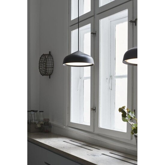 Ronde hanglamp Ø25 cm in zwart metaal met kunststof afwerking, dimbare LED-module 12W, IP20, kabel 300 cm