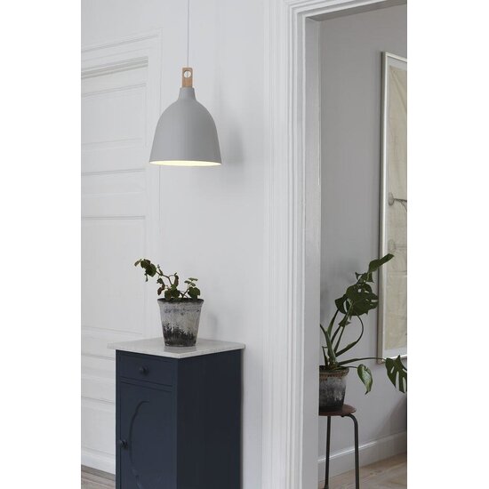 Hanglamp Ø29 cm met metalen kap en houten detail, E27 fitting max. 60W, dimbaar met compatibele lamp, wit/telegrijs