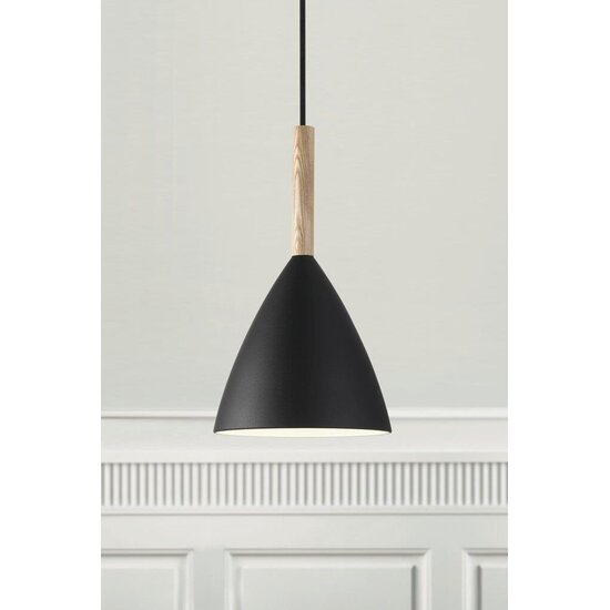 Schwarze Pendelleuchte aus Metall mit Holzdetails, E27-Fassung max. 40W, dimmbar mit passender Lampe, Kabel 300 cm