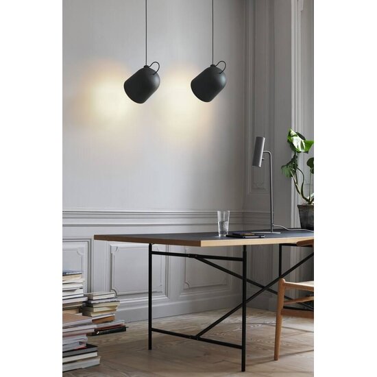 Angle 25 Hängelampe aus schwarzem Metall, schwenkbarer Schirm, E27-Fassung max. 60W, IP20, Höhe 31,5 cm, dimmbar mit kompatibler Lampe
