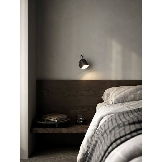 Angle GU10 wandlamp, verstelbaar en richtbaar, grijs metaal met kunststof detail, IP20, hoogte 19,1 cm, lichtbron niet inbegrepen