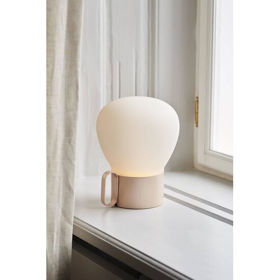 NURU 15 lámpara de mesa LED recargable, oro rosa, 4,8W/300 lúmenes, regulable en 3 pasos, IP44, altura 20 cm