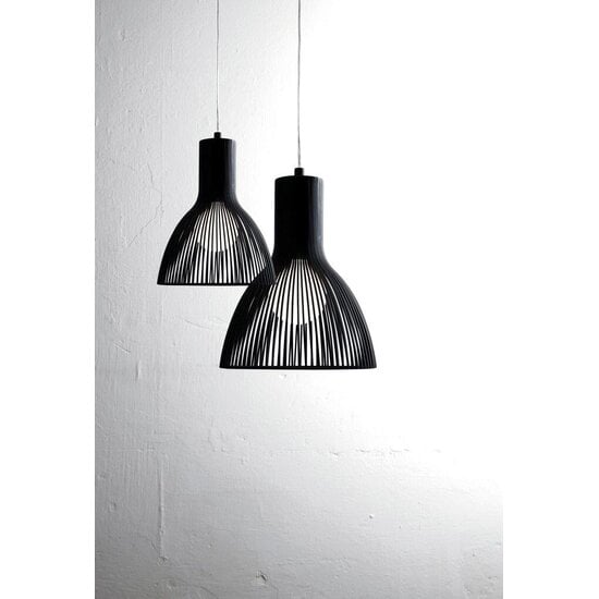 Konische Pendelleuchte aus schwarzem Metall, E27-Fassung, 26 cm Durchmesser, 300 cm Kabel, dimmbar mit passender Lampe