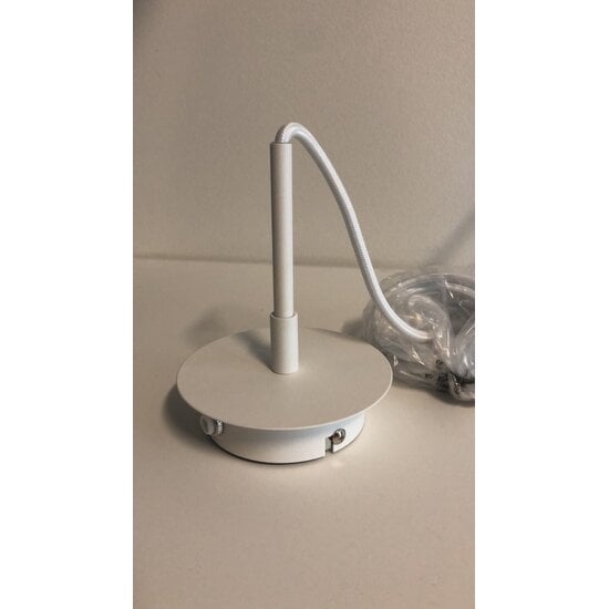 Plafonnier cylindrique en métal gris, hauteur 27 cm, douille GU10 max 8W, IP20, dimmable avec ampoule compatible, câble 300 cm