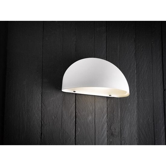 Scorpius Außenwandleuchte, weiß, Metall-Polycarbonat, E27-Fassung, IP23 spritzwassergeschützt, 200 x 100 mm
