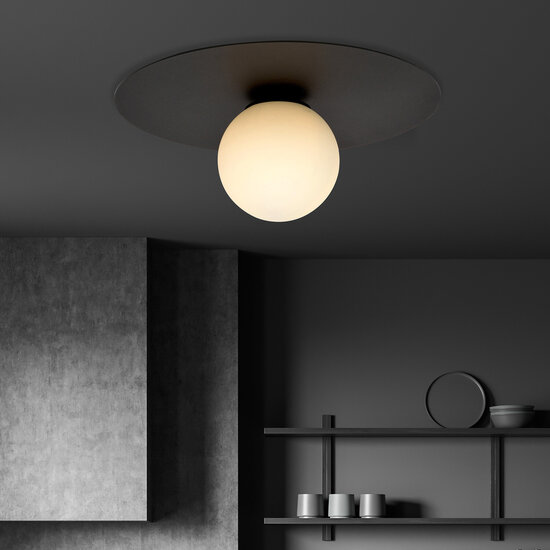 Emibig Emibig Lámpara de techo Esbjerg negra con bombilla de vidrio opal blanco E14 - Crea un ambiente acogedor en tu hogar